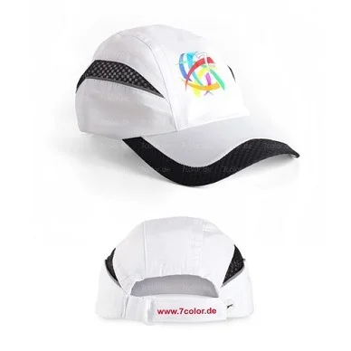 Weiße Sportcap mit buntem Logo von vorn und von hinten