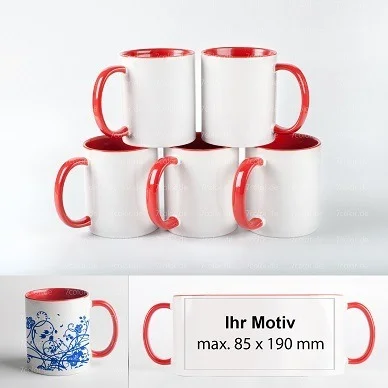 VIele Tassen bereit für den Druck. Eine Tasse mit einem blauen Motiv darauf.